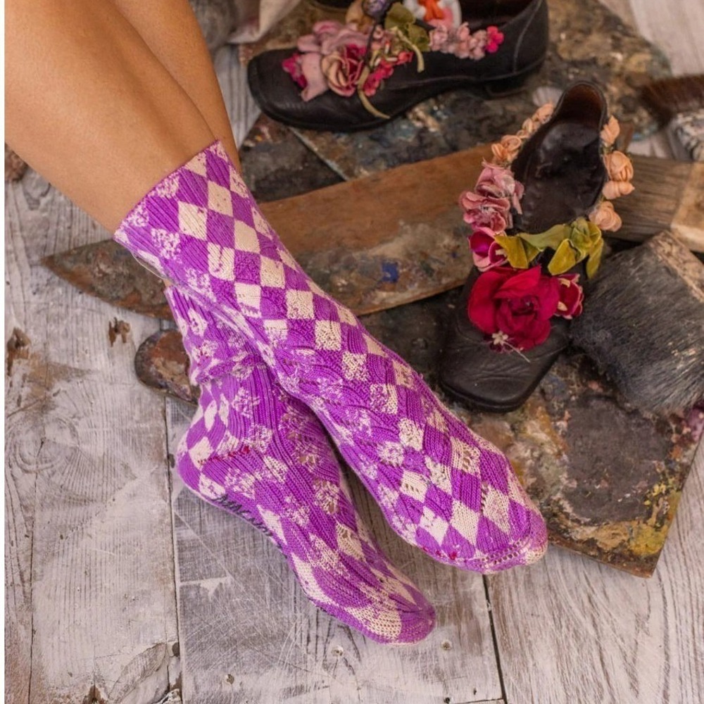 Magnolia Pearl Crew‎ Socks Checkerboard Purple Cream Distressed Knit NWT